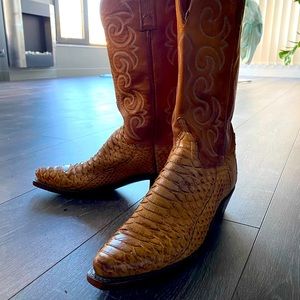 Lucchese snip toe cowboy boots